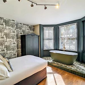 Deluxe Double Room Bath